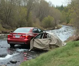 carro cai em córrego em americana